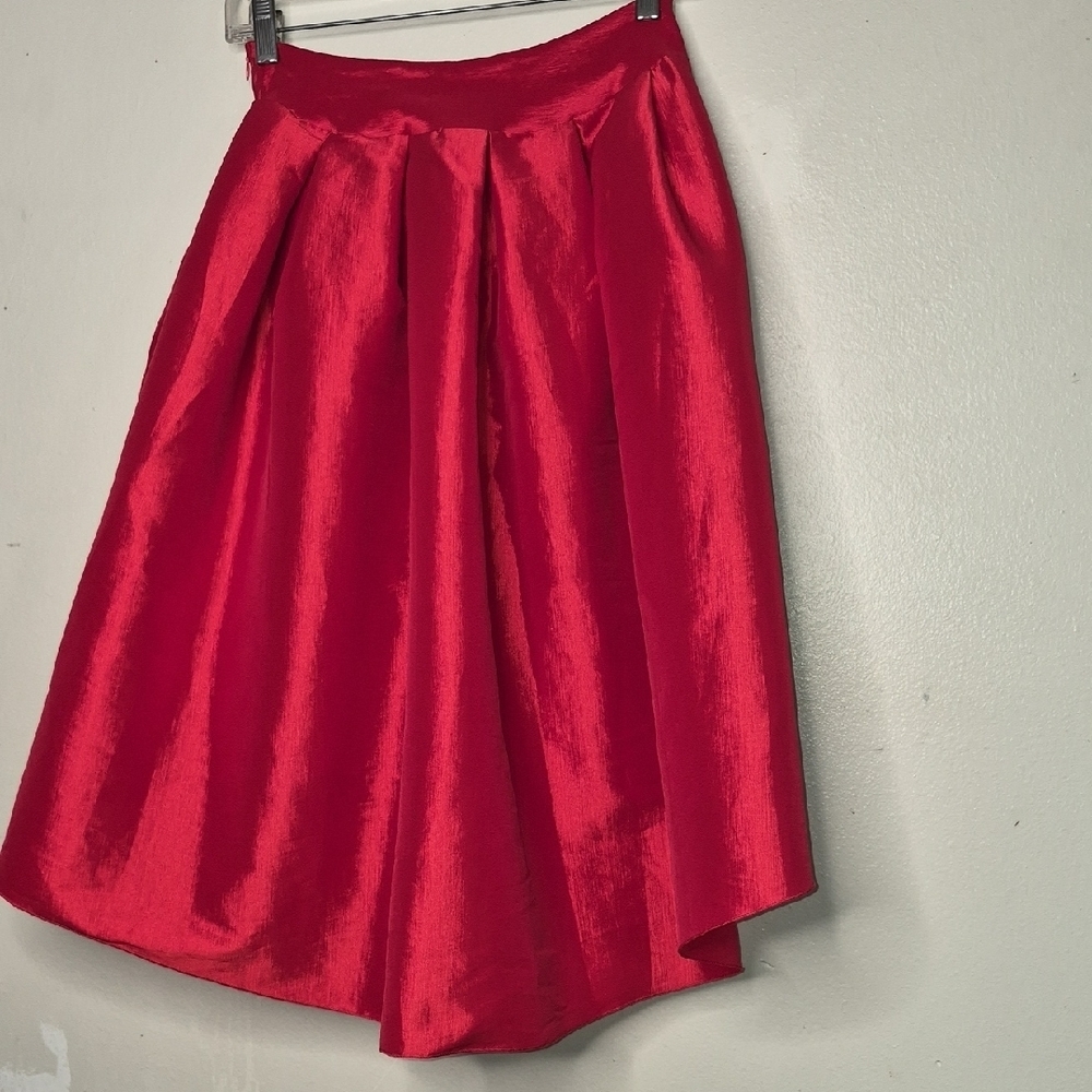 Elegant Red Women's Skirt - Picture 2 of 4
